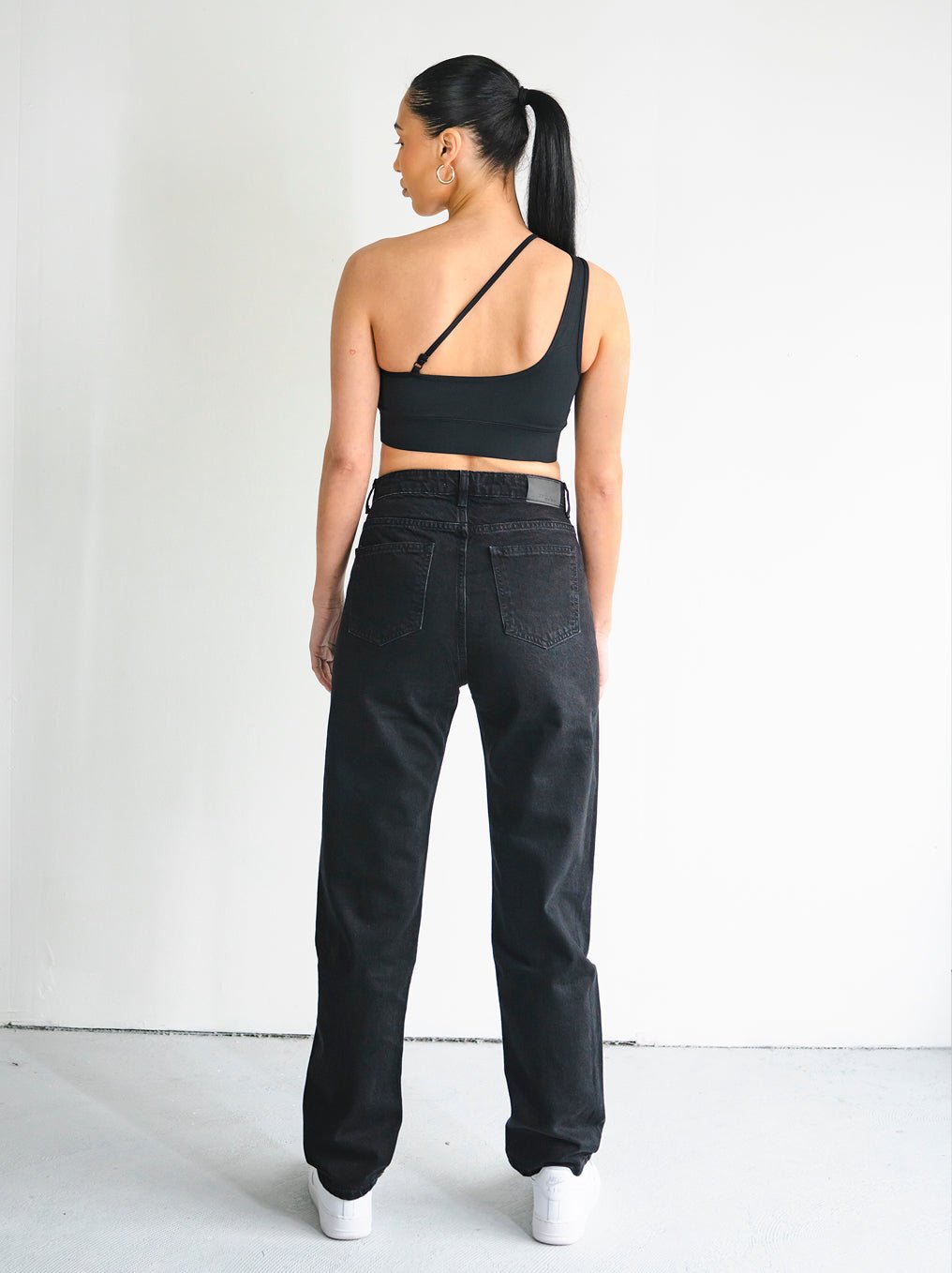 Basic Straight Fit Black Women Jeans - UNEFFECTED STUDIOS® - JEANS - UNEFFECTED STUDIOS®