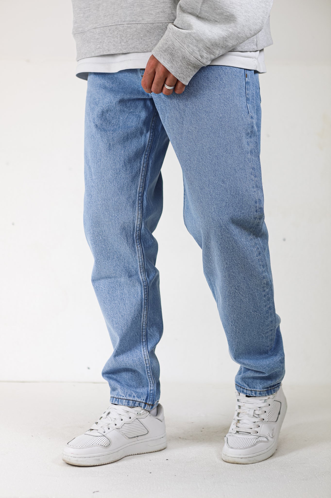 Premium Relaxed Fit Light Blue Basic Jeans - UNEFFECTED STUDIOS® - JEANS - UNEFFECTED STUDIOS®