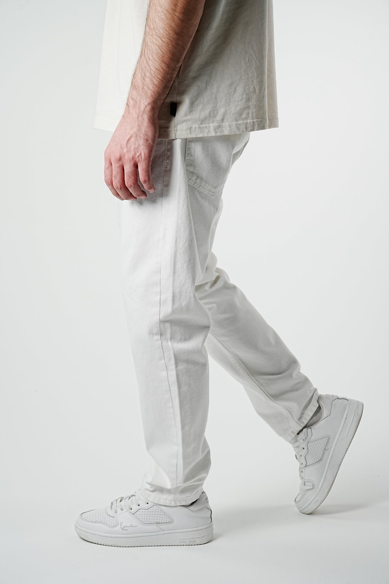 Premium White Relaxed Fit Jeans - UNEFFECTED STUDIOS® - JEANS - UNEFFECTED STUDIOS®