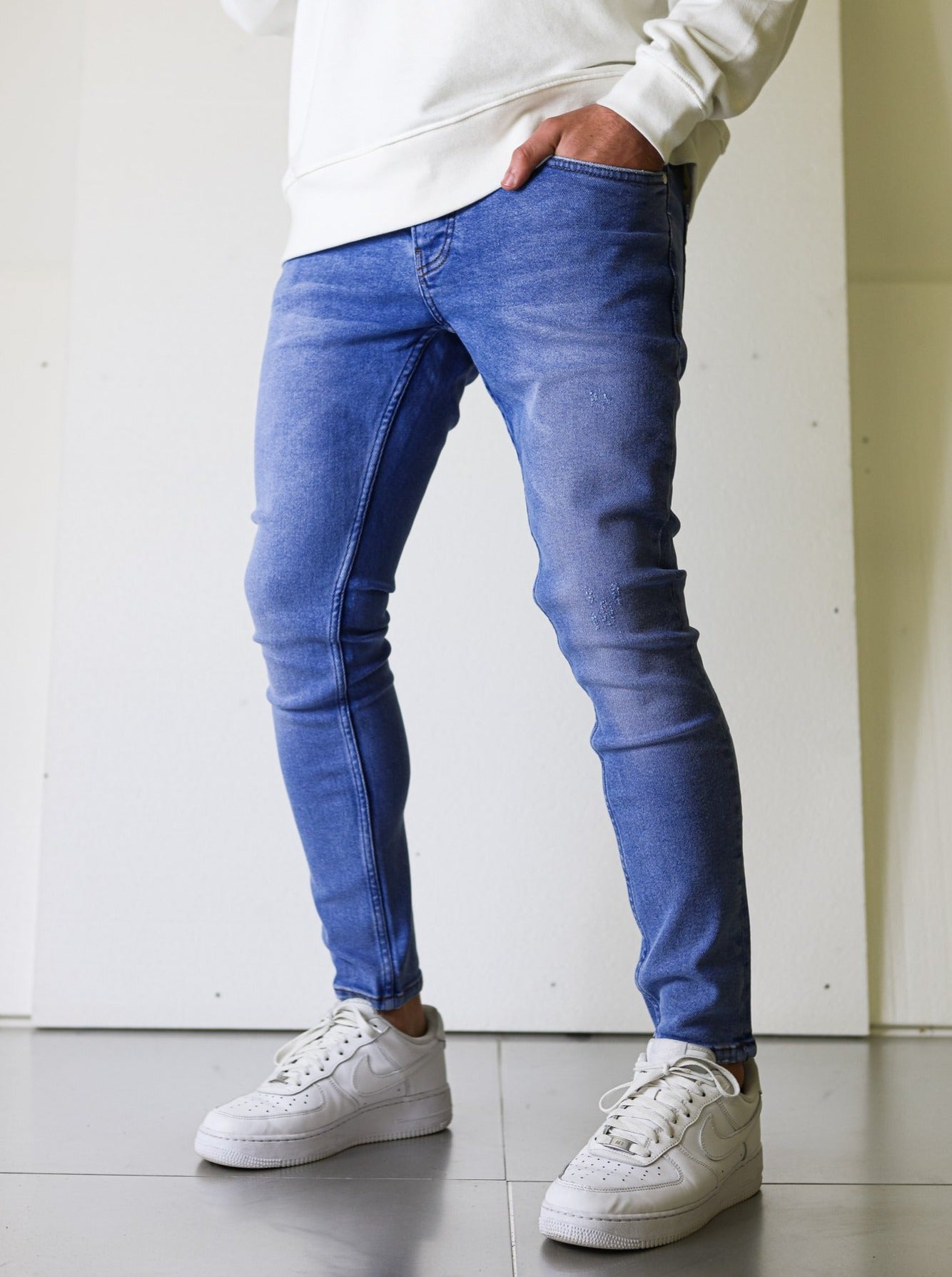 Basic Light Blue Jeans - UNEFFECTED STUDIOS® - JEANS - UNEFFECTED