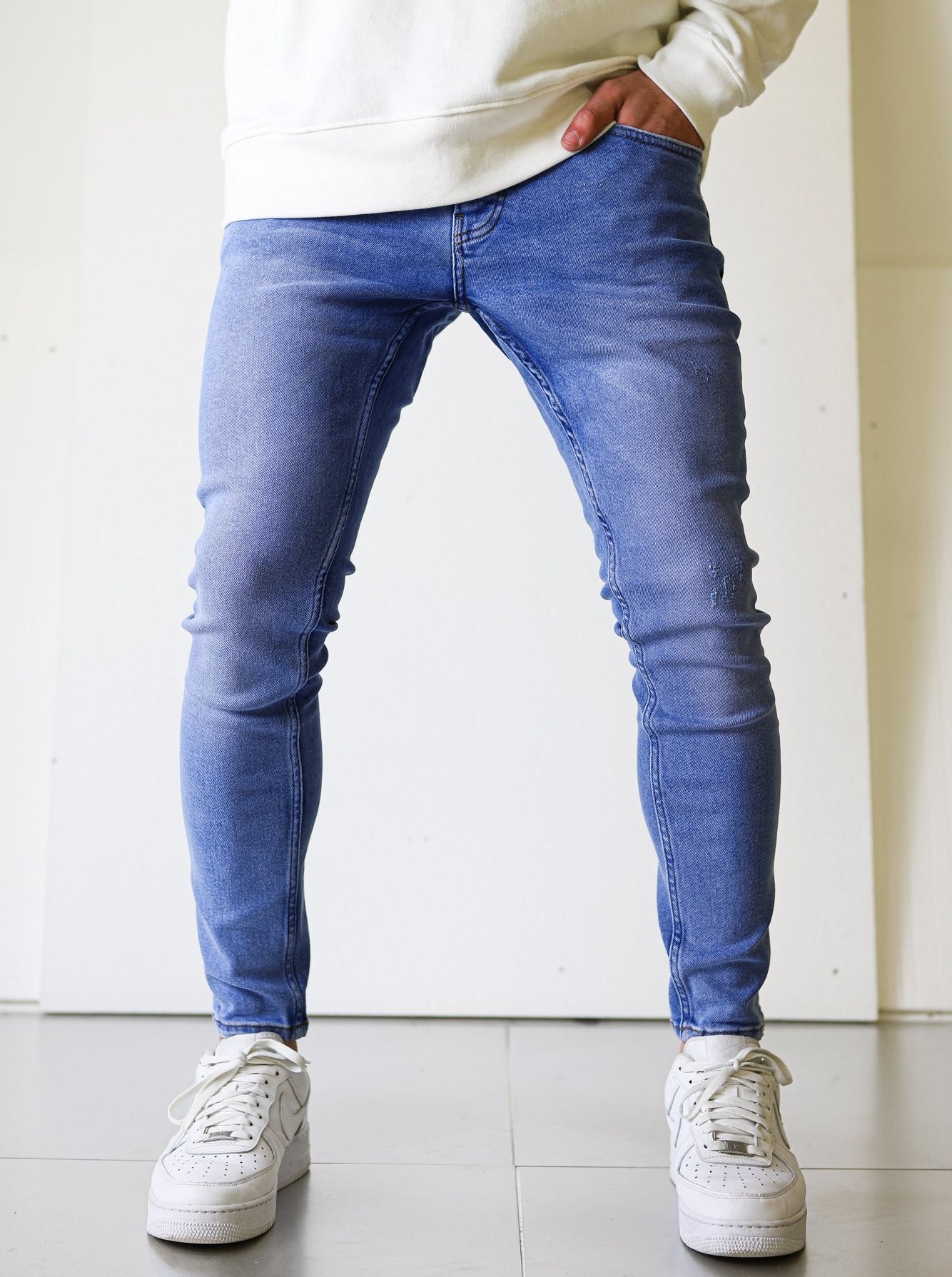 Basic Light Blue Jeans - UNEFFECTED STUDIOS® - JEANS - UNEFFECTED