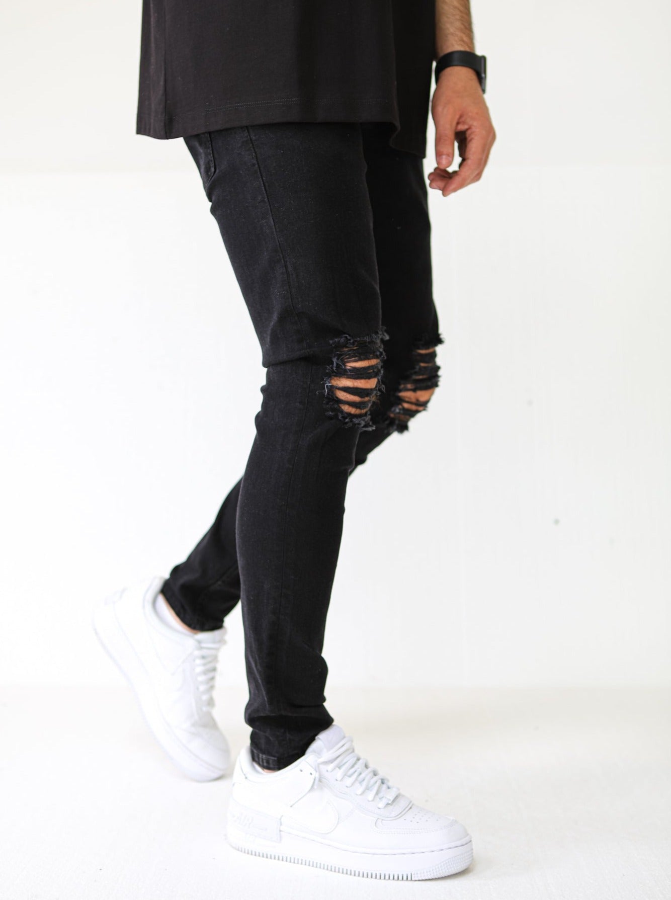 Knee Distressed Premium Black Jeans